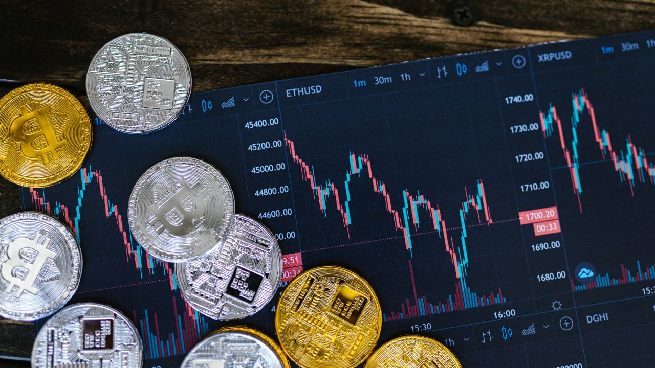 Crypto, Stocks, or Gold? How Young Americans Are Investing in 2025  